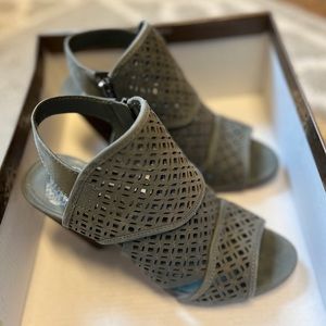 Vince Camuto Size 5 Grey Heels